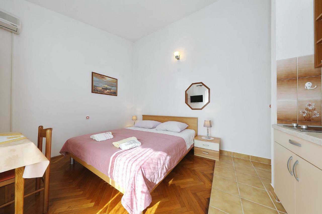 Apartments Vedrana Biograd Na Moru Esterno foto