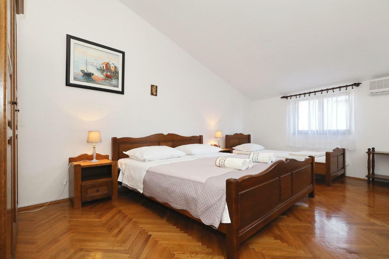 Apartments Vedrana Biograd Na Moru Esterno foto
