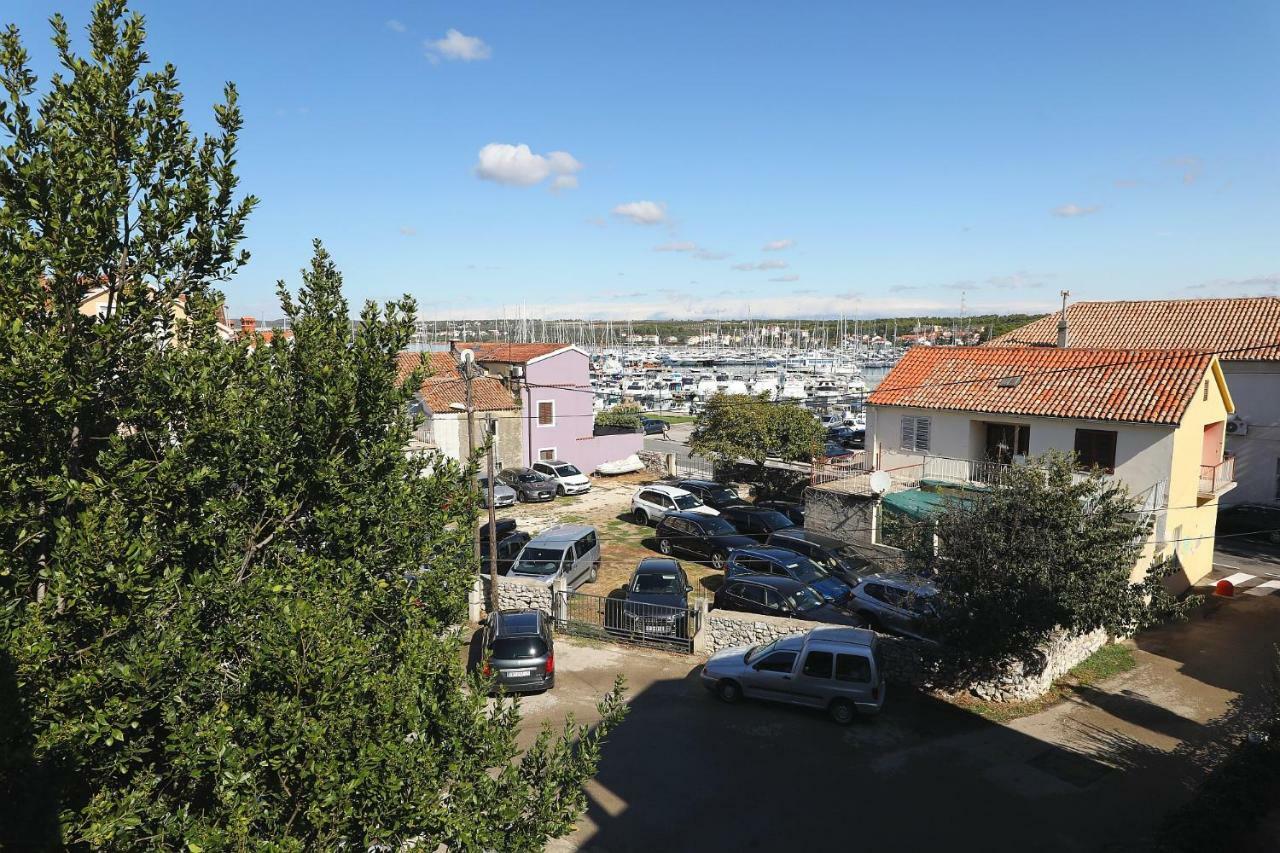 Apartments Vedrana Biograd Na Moru Esterno foto