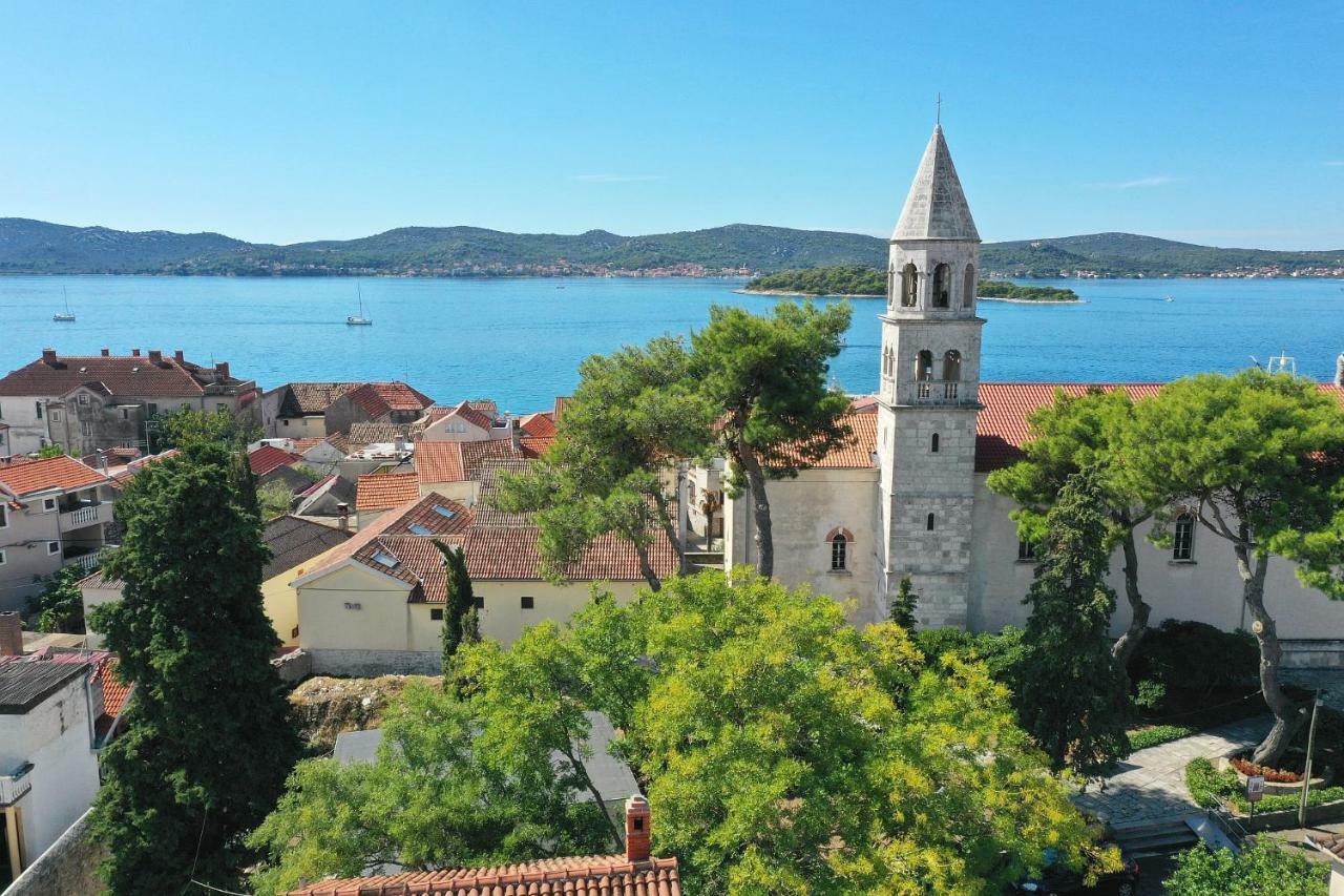 Apartments Vedrana Biograd Na Moru Esterno foto